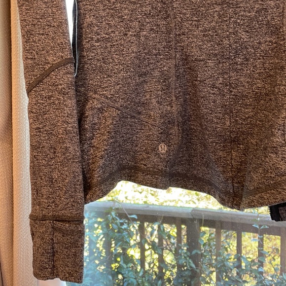 Grey Lululemon define jacket size 4, worn only a few times - Picture 4 of 4
